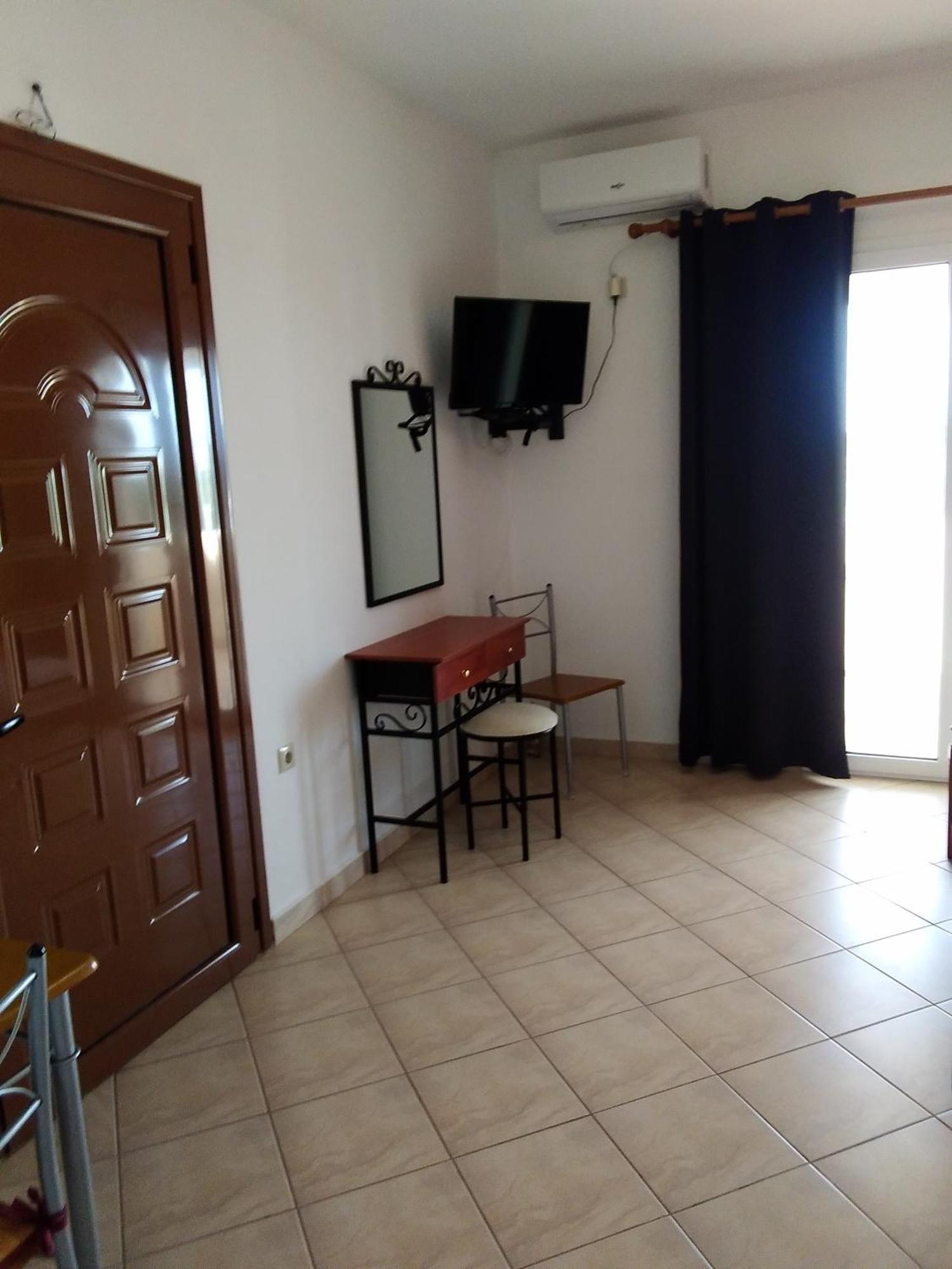 Emmanouil Kalamos (Kythira) Quarto foto